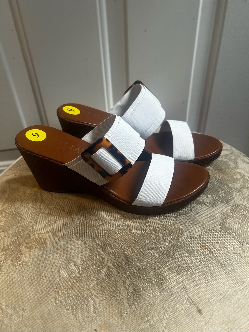 Italian Shoe Makers White Wedge Slide Sandals with Tortoiseshell Buckle Sz 9
